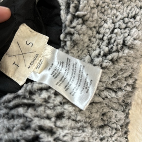 Sherpa Reversible‎ Vest - Picture 4 of 10